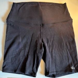 ALO Yoga Women's Black 7” High-Waist Shorts
